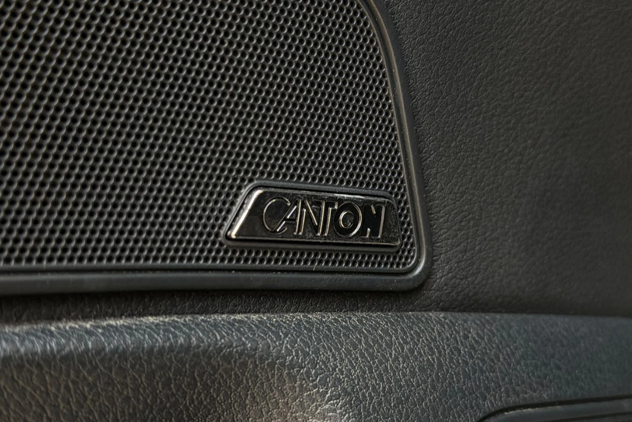 valkoinen Skoda Superb 2018 kuva 30.