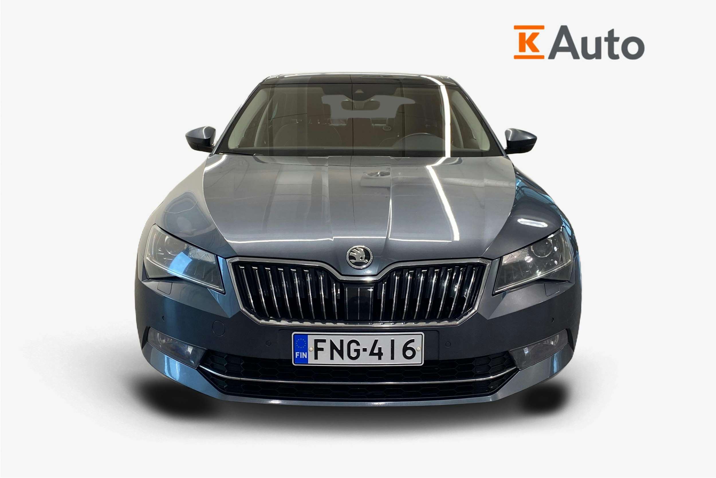 harmaa Skoda Superb 2018 kuva 5.