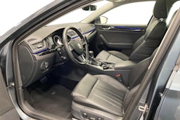 harmaa Skoda Superb 2018 kuva 7.
