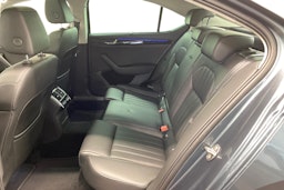 harmaa Skoda Superb 2018 kuva 10.