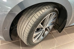 harmaa Skoda Superb 2018 kuva 13.