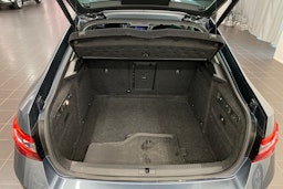 harmaa Skoda Superb 2018 kuva 14.