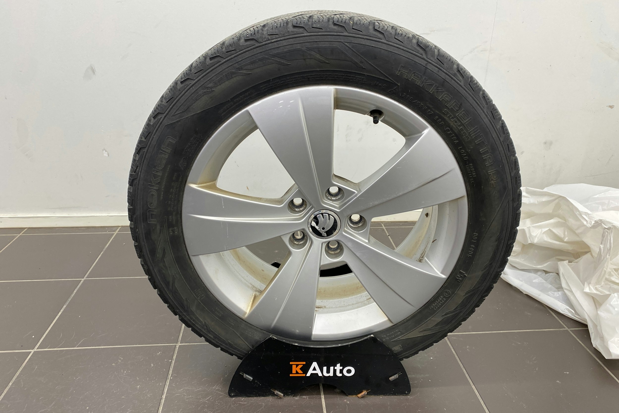harmaa Skoda Superb 2018 kuva 16.