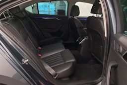 harmaa Skoda Superb 2018 kuva 18.