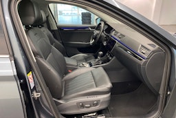 harmaa Skoda Superb 2018 kuva 19.