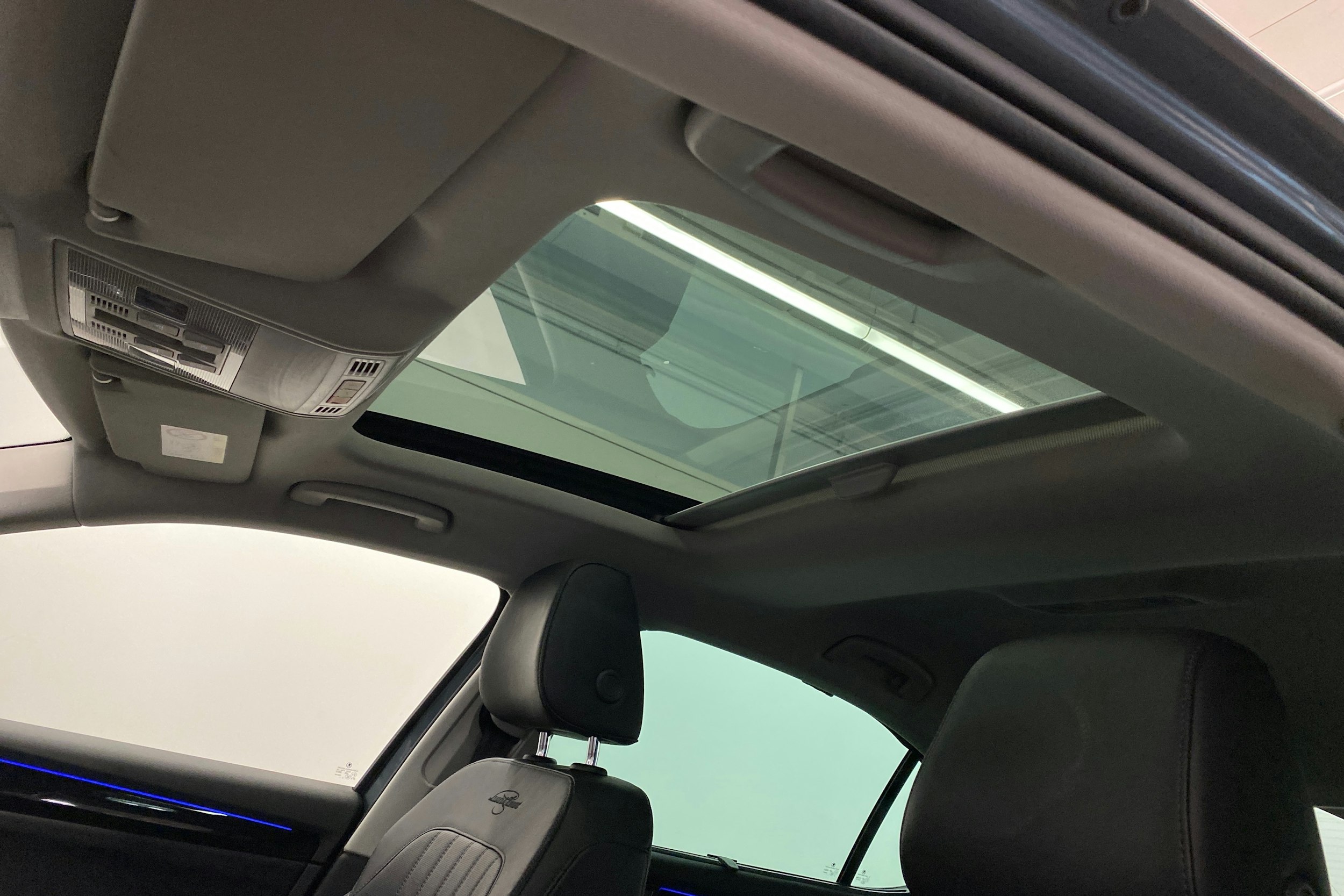 harmaa Skoda Superb 2018 kuva 22.