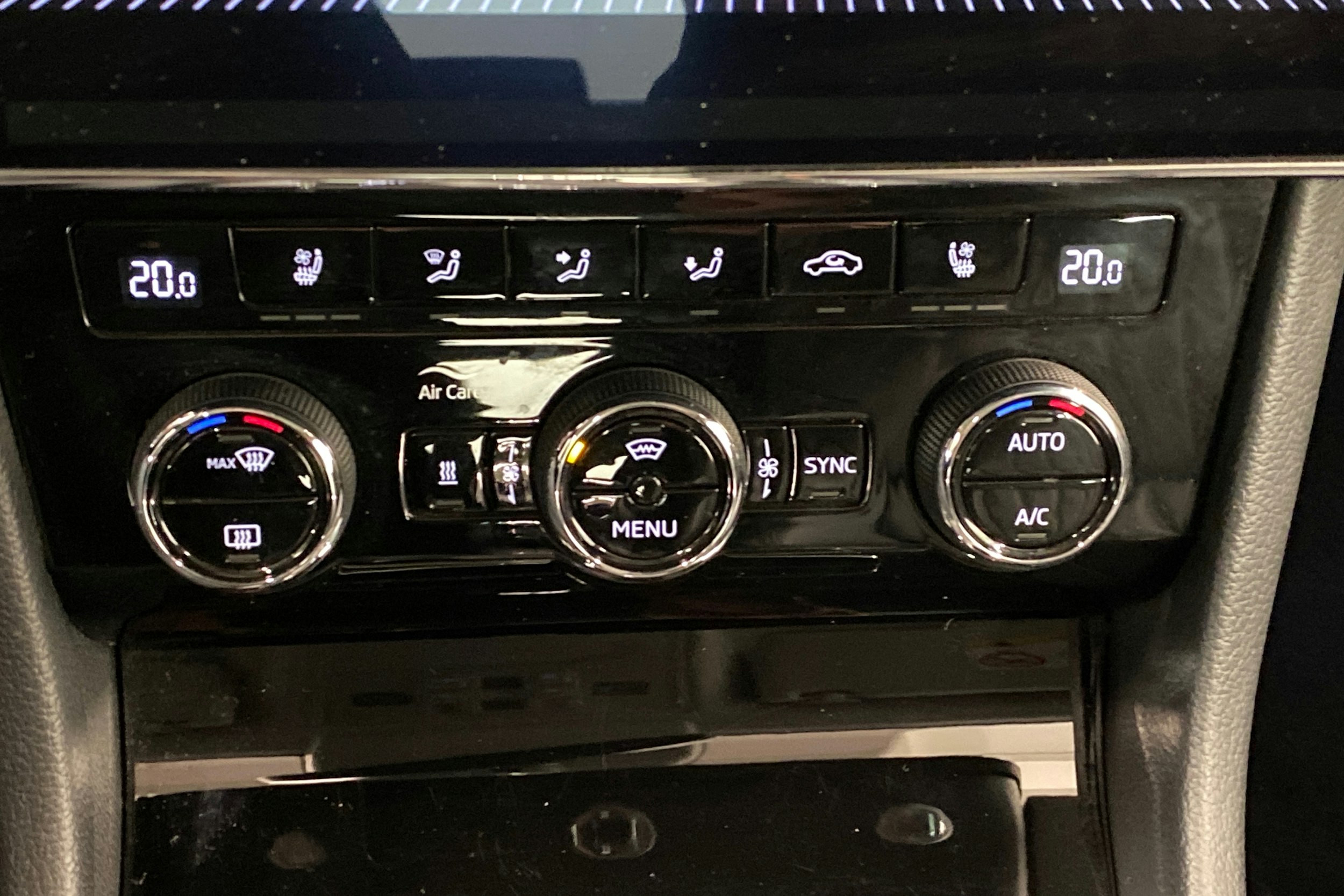 harmaa Skoda Superb 2018 kuva 26.