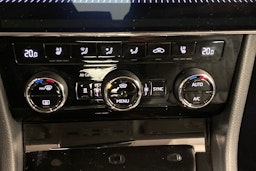 harmaa Skoda Superb 2018 kuva 26.