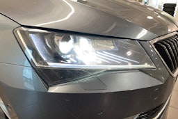harmaa Skoda Superb 2018 kuva 30.