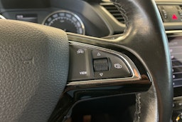 Valkoinen Skoda Superb 2018 kuva 15.