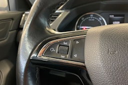 Valkoinen Skoda Superb 2018 kuva 16.