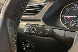 Valkoinen Skoda Superb 2018 kuva 17.