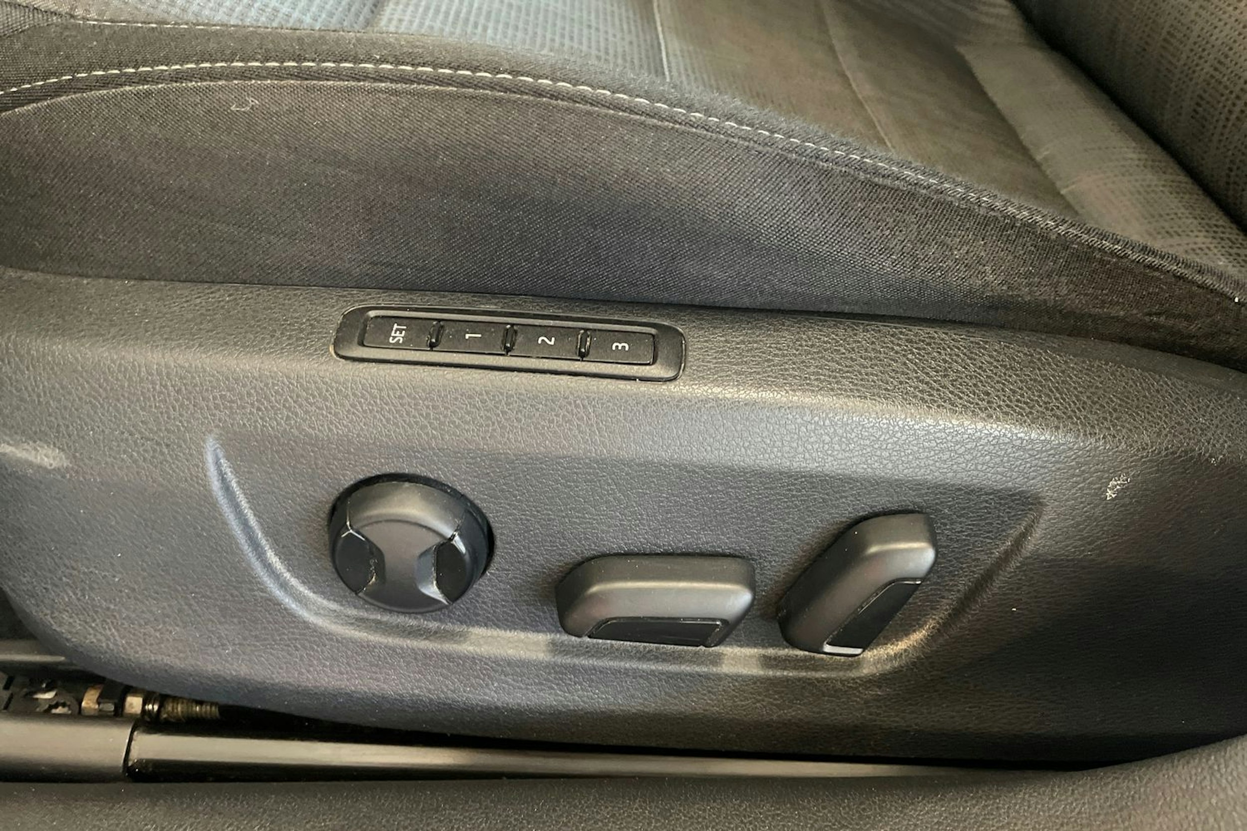 Valkoinen Skoda Superb 2018 kuva 22.