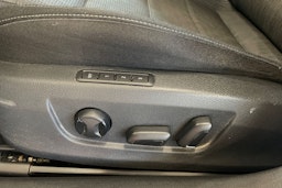 Valkoinen Skoda Superb 2018 kuva 22.