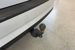 Valkoinen Skoda Superb 2018 kuva 23.