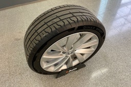 Valkoinen Skoda Superb 2018 kuva 26.