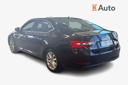 Musta Skoda Superb 2018 kuva 2.