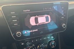 Musta Skoda Superb 2018 kuva 16.