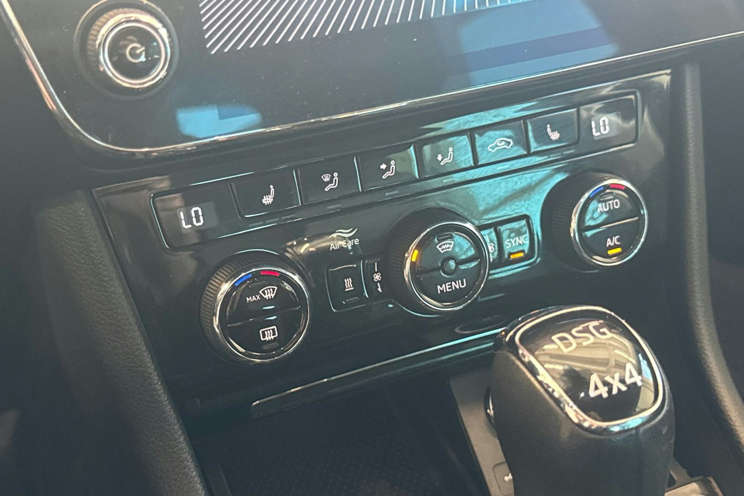Musta Skoda Superb 2018 kuva 19.