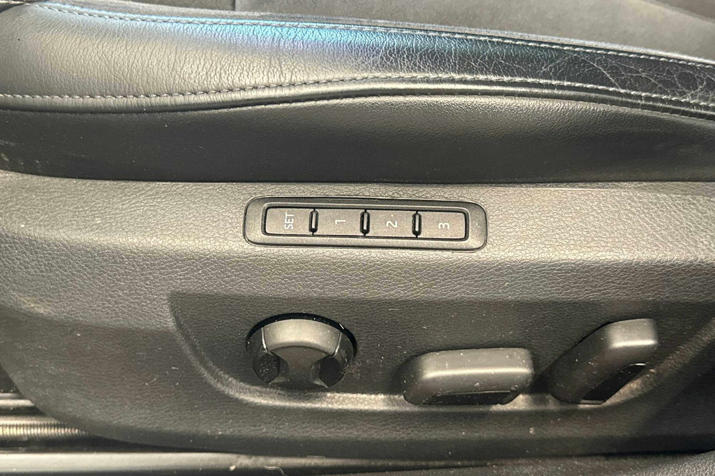 Musta Skoda Superb 2018 kuva 22.