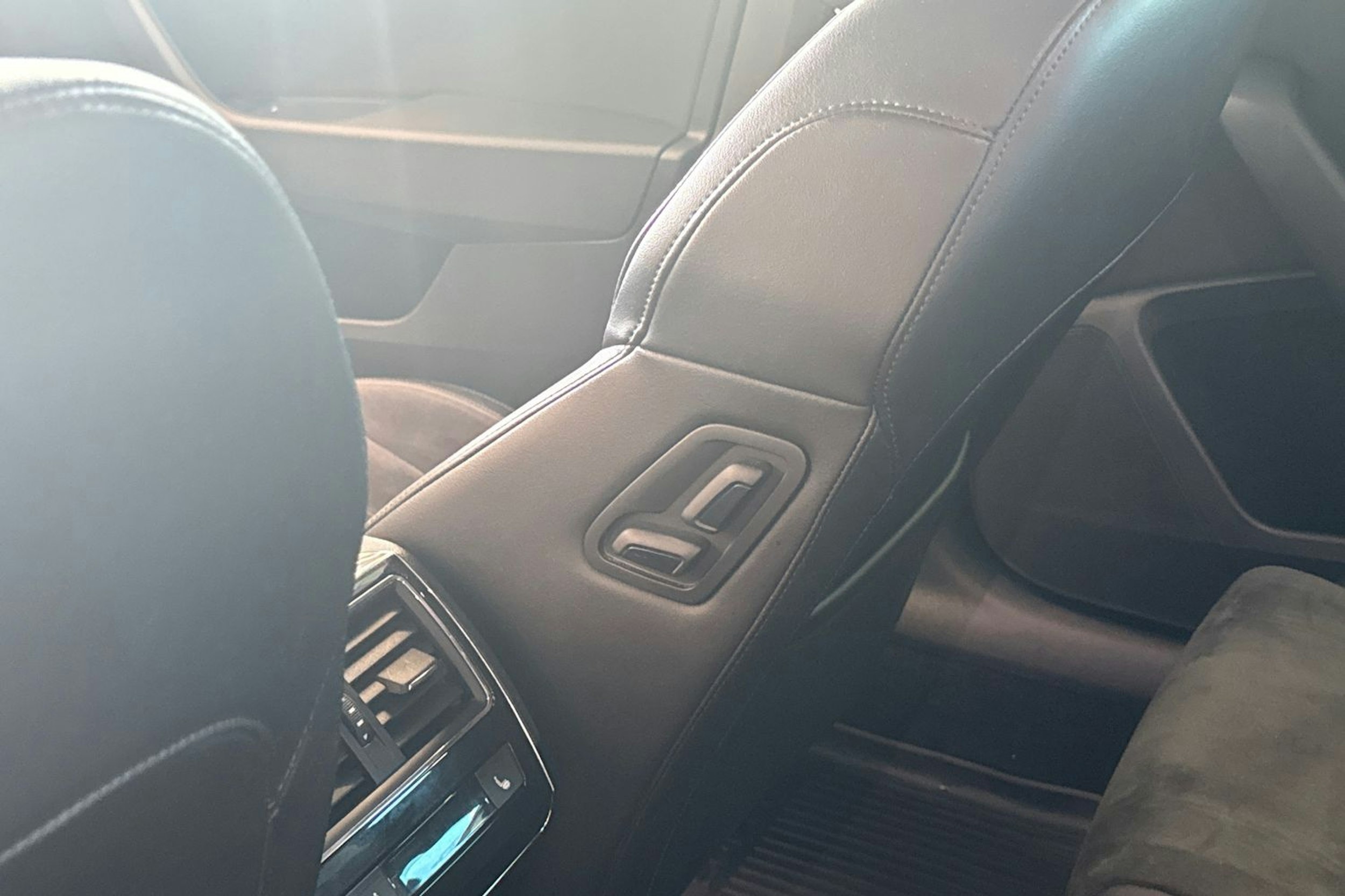 Musta Skoda Superb 2018 kuva 24.