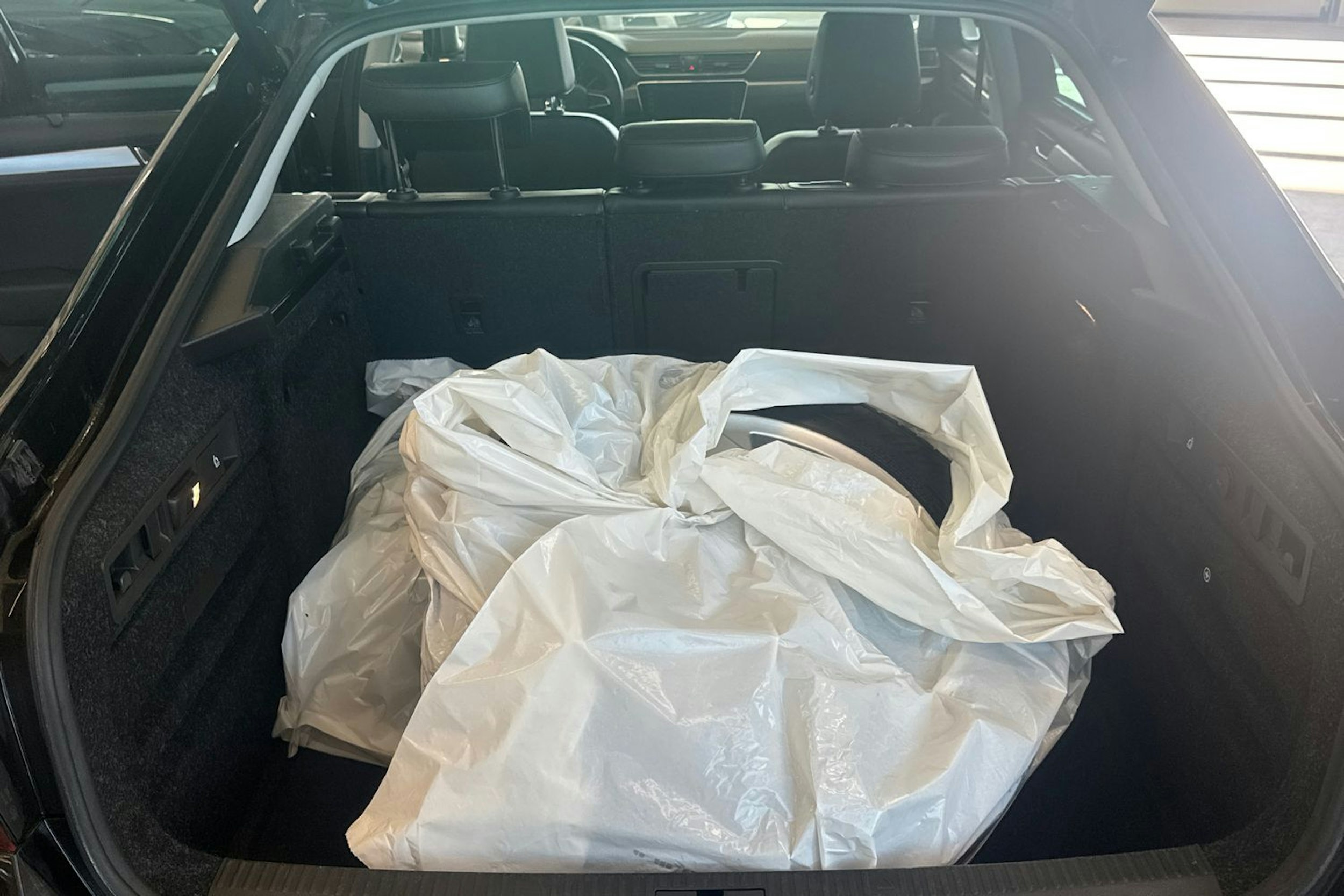 Musta Skoda Superb 2018 kuva 26.