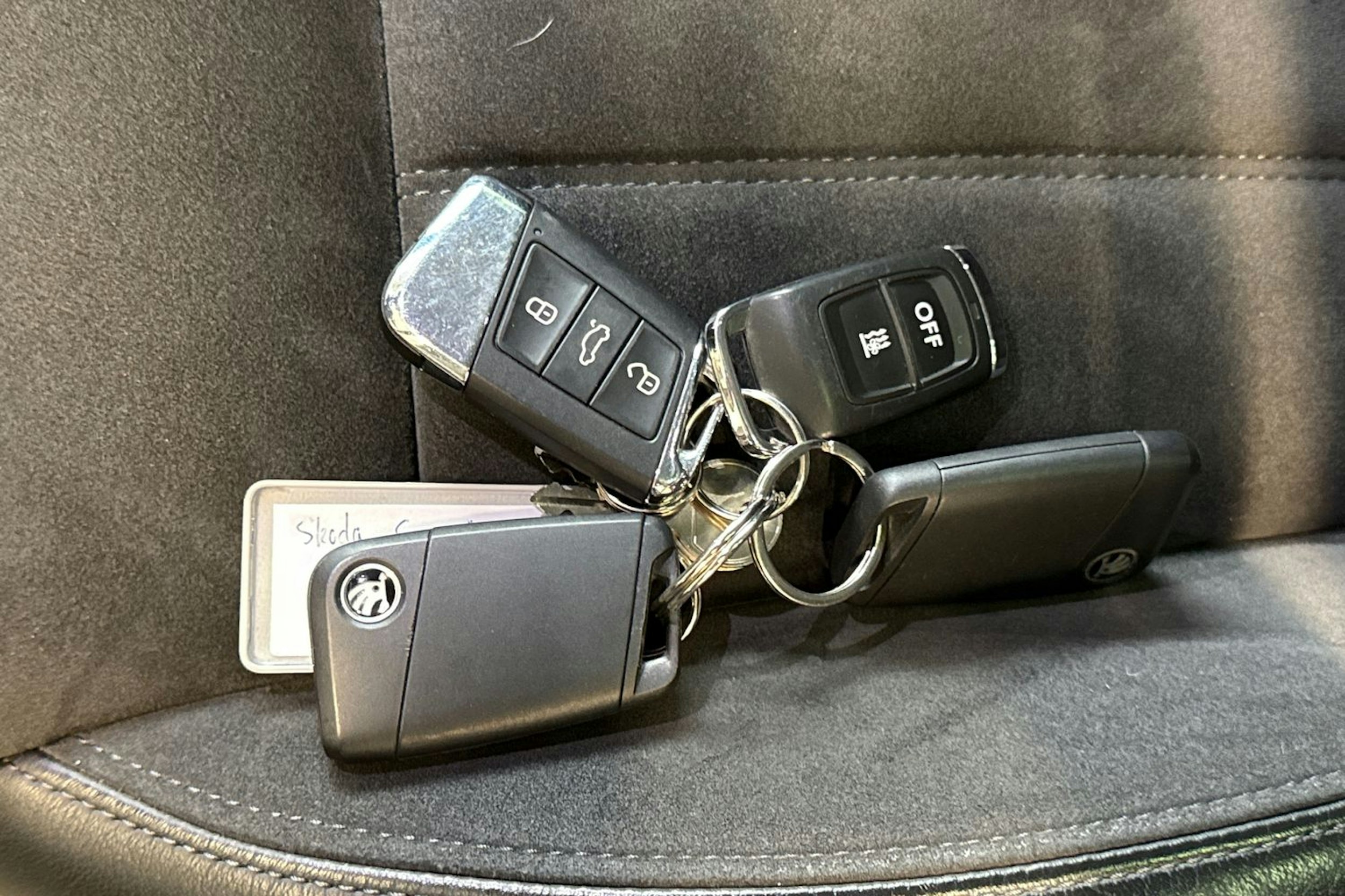 Musta Skoda Superb 2018 kuva 34.