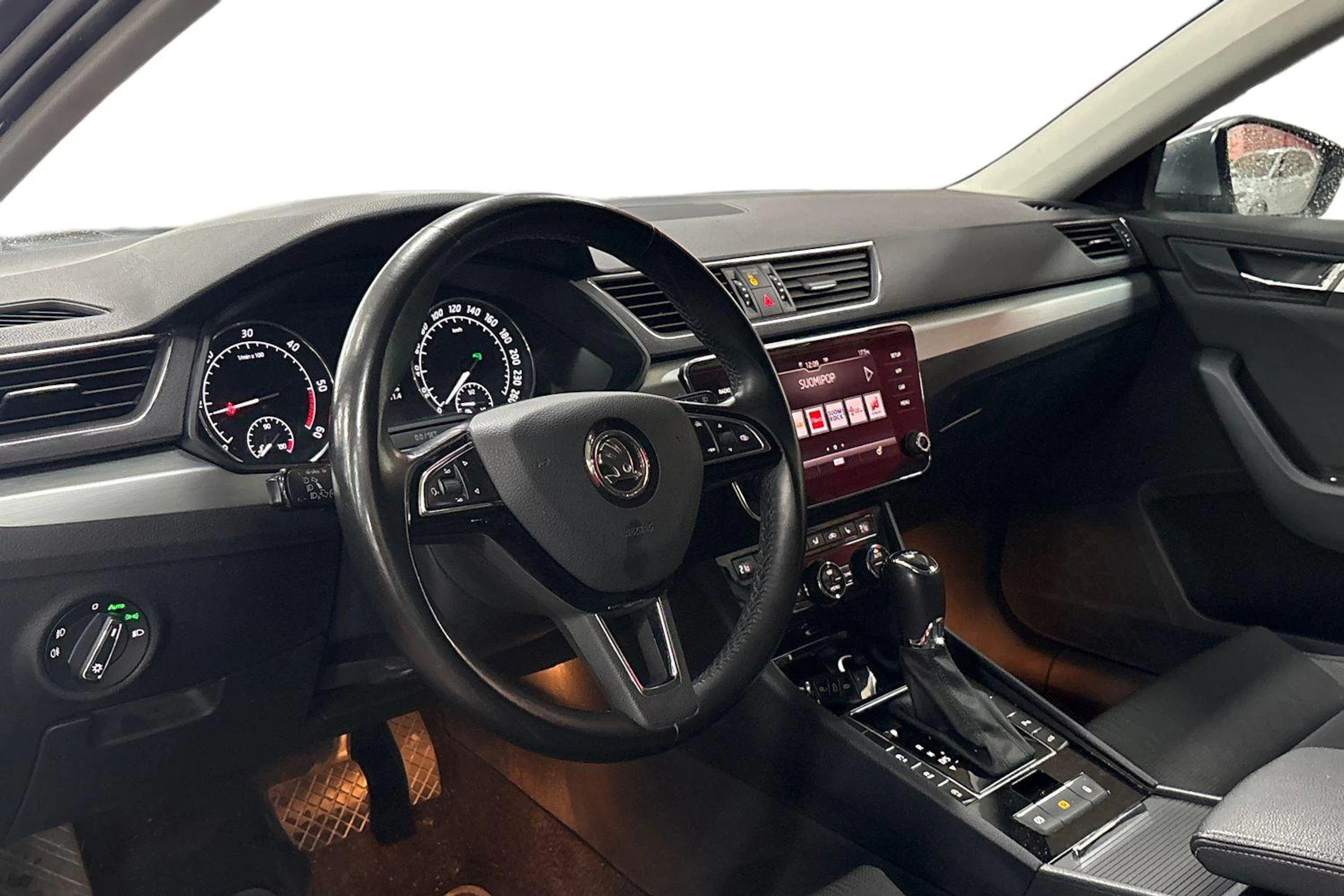 harmaa Skoda Superb 2019 kuva 3.
