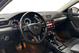 harmaa Skoda Superb 2019 kuva 3.