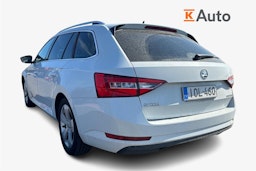 valkoinen Skoda Superb 2018 kuva 2.