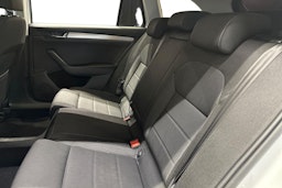 valkoinen Skoda Superb 2018 kuva 10.