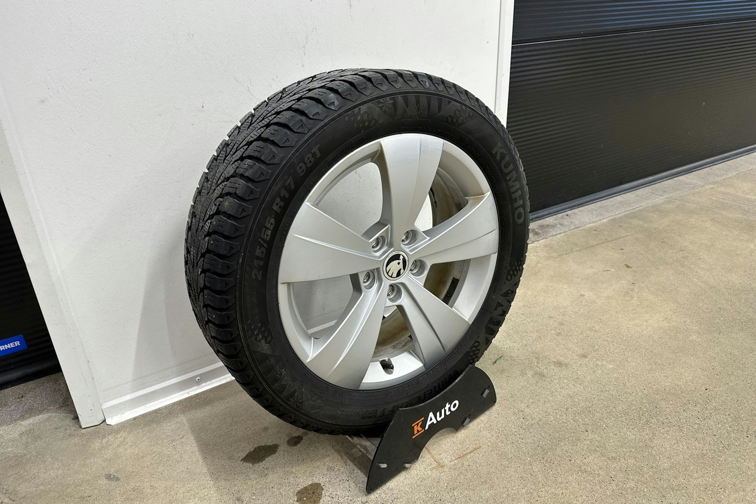 valkoinen Skoda Superb 2018 kuva 13.