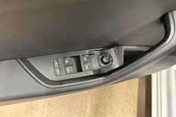 valkoinen Skoda Superb 2018 kuva 15.