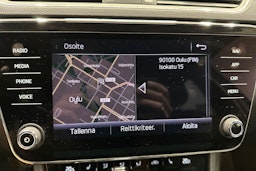 valkoinen Skoda Superb 2018 kuva 17.