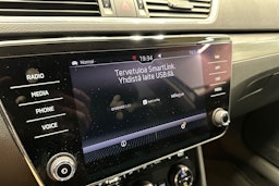 valkoinen Skoda Superb 2018 kuva 18.