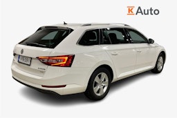 Valkoinen Skoda Superb 2018 kuva 6.