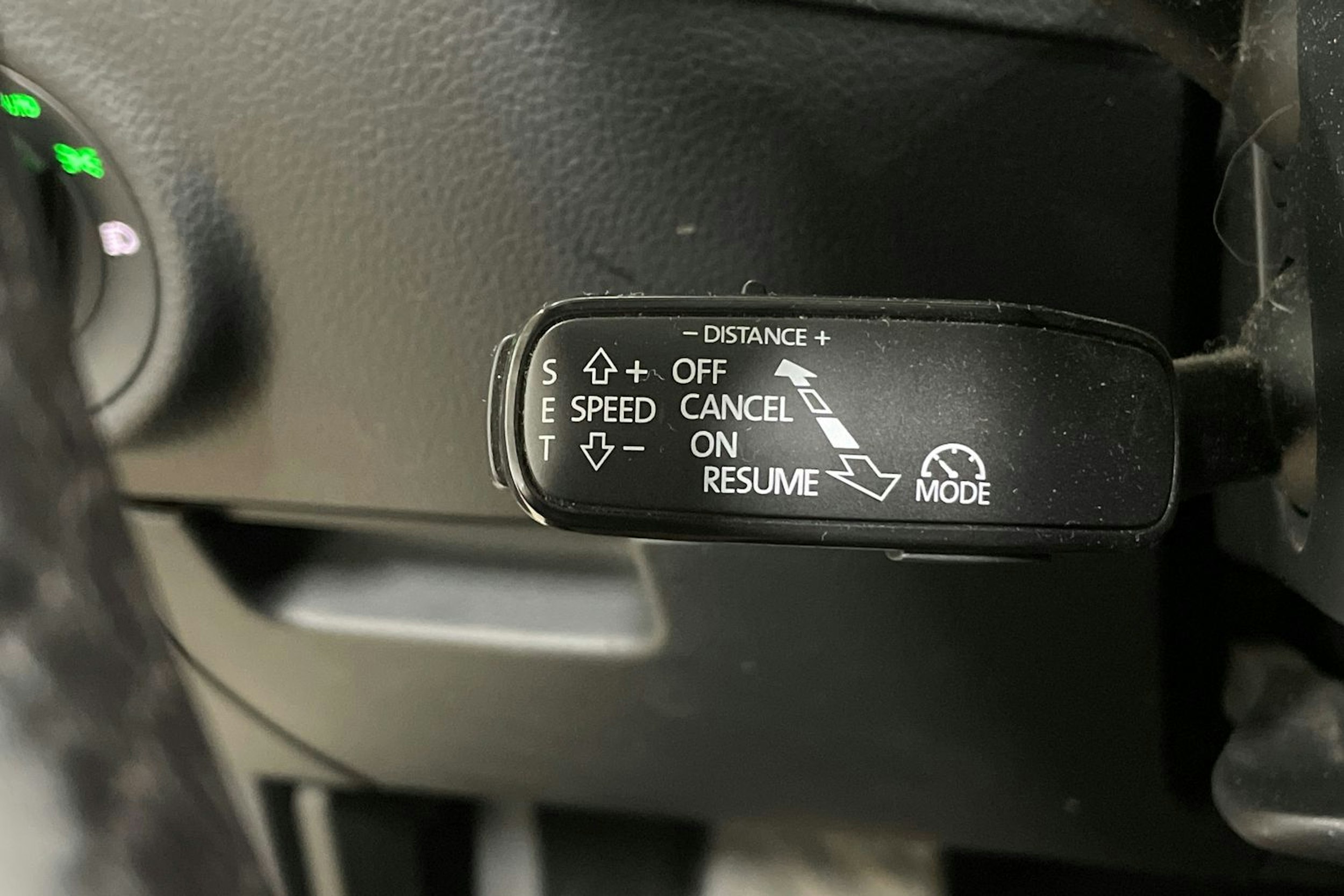 Valkoinen Skoda Superb 2018 kuva 20.