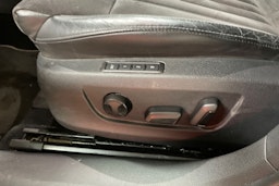 Valkoinen Skoda Superb 2018 kuva 23.