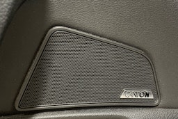 Valkoinen Skoda Superb 2018 kuva 24.