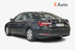 musta Skoda Superb 2018 kuva 2.