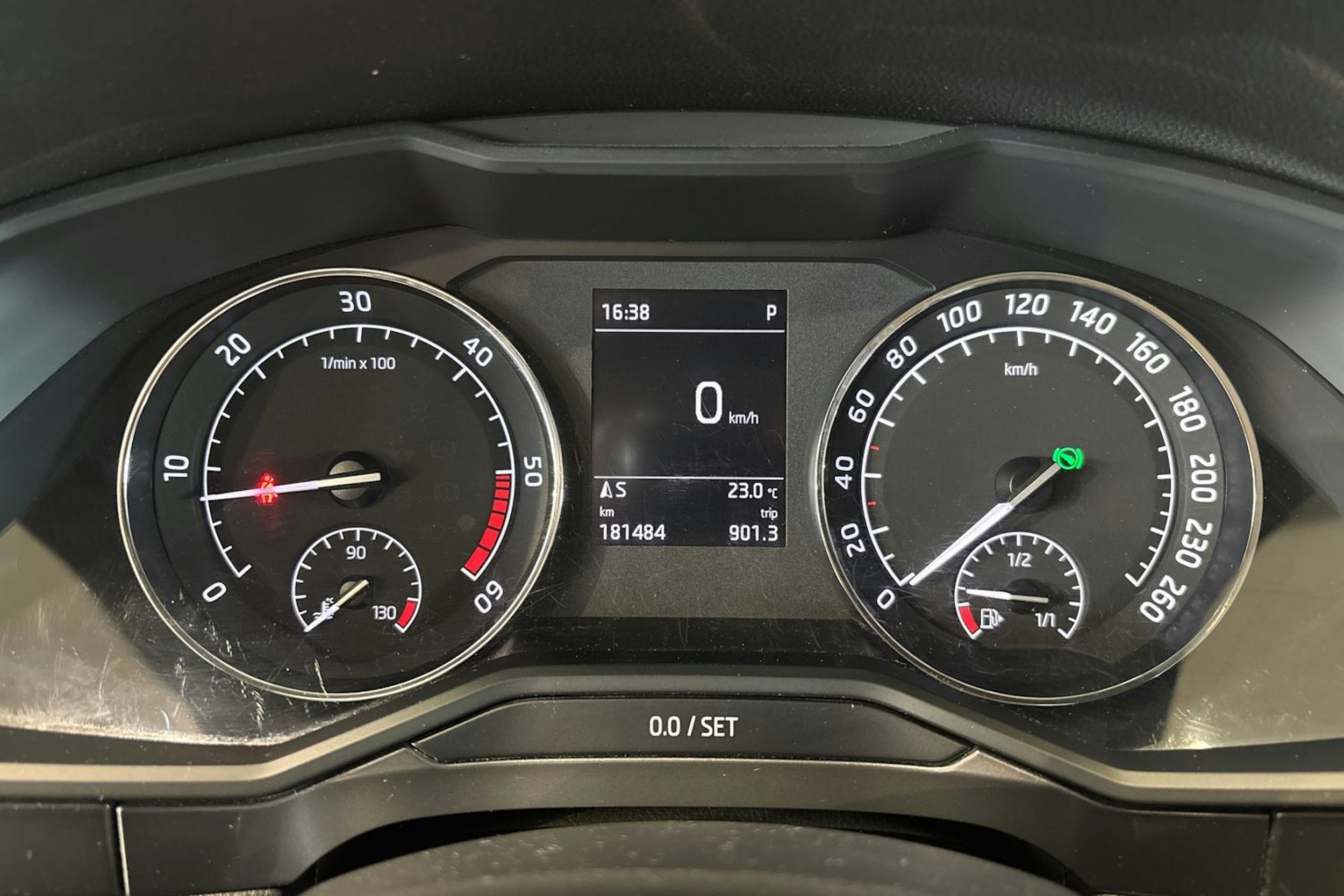 ruskea (beige) Skoda Superb 2018 kuva 14.