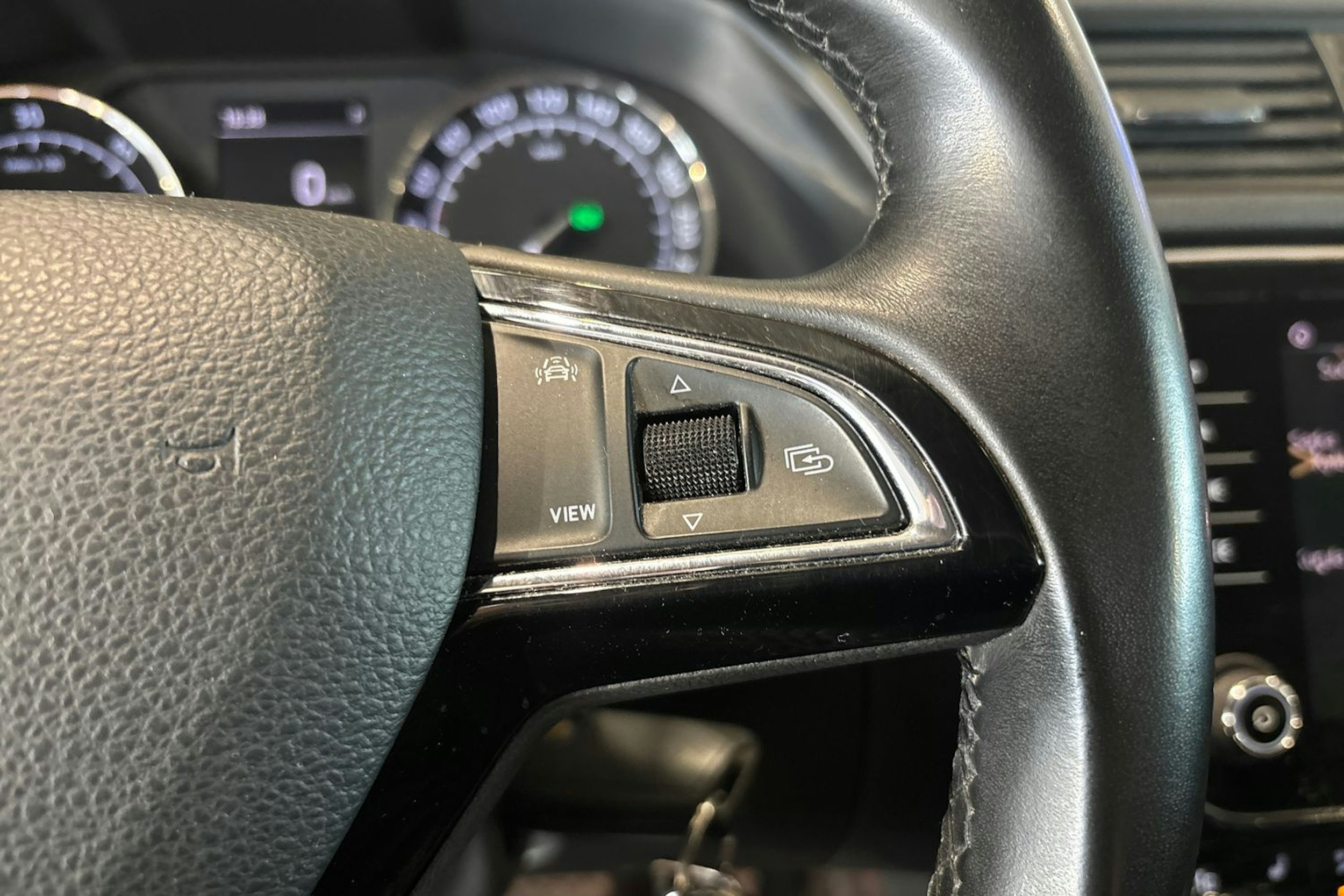 ruskea (beige) Skoda Superb 2018 kuva 17.