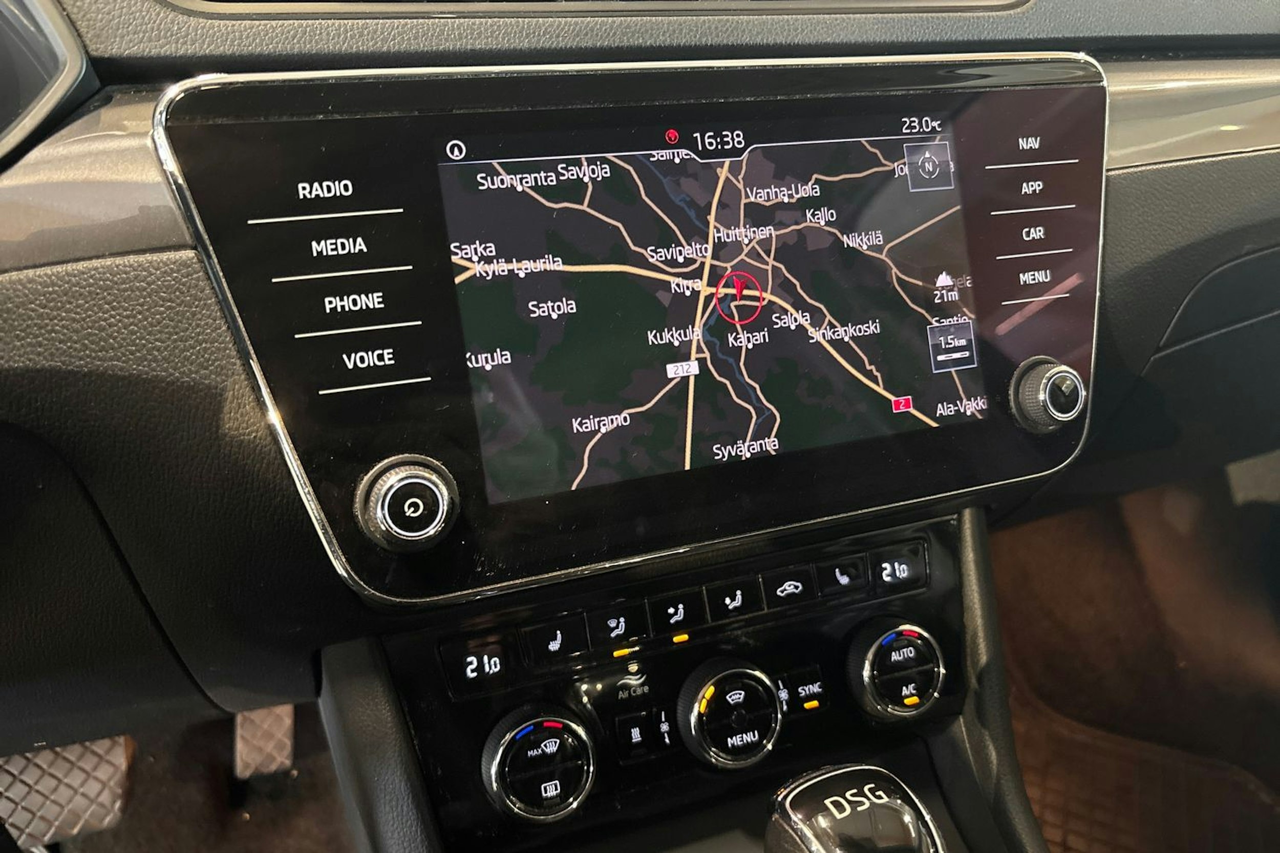 ruskea (beige) Skoda Superb 2018 kuva 18.