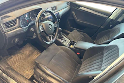harmaa Skoda Superb 2018 kuva 3.