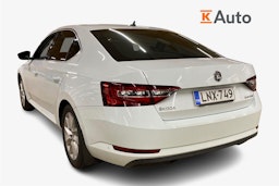valkoinen Skoda Superb 2018 kuva 3.