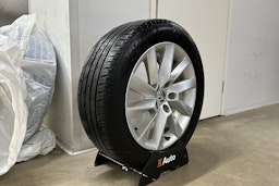 valkoinen Skoda Superb 2018 kuva 13.