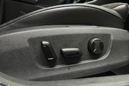 valkoinen Skoda Superb 2018 kuva 16.