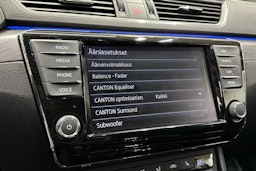 valkoinen Skoda Superb 2018 kuva 24.