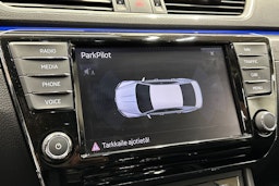 valkoinen Skoda Superb 2018 kuva 25.