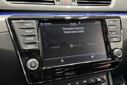 valkoinen Skoda Superb 2018 kuva 26.